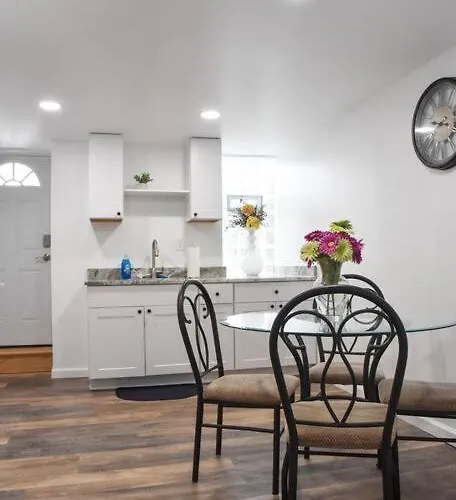 Apartment Cozy Mount Washington With Parking-sleeps 4